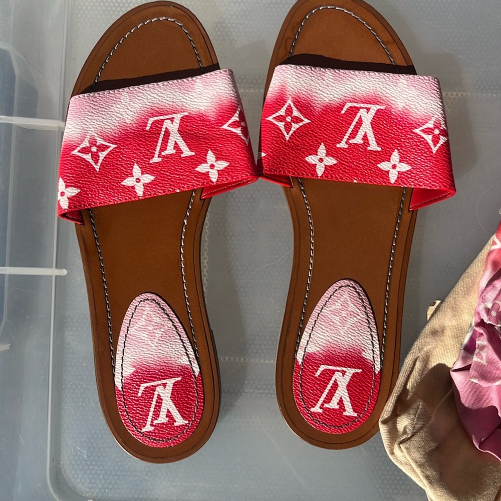 RARE LOUIS VUITTON MONOGRAM ESCALE SLIDES 37 or 6.5